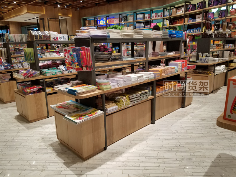 書本展臺中島架